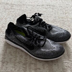 Nike Women's Black and Gray Knit Sneakers